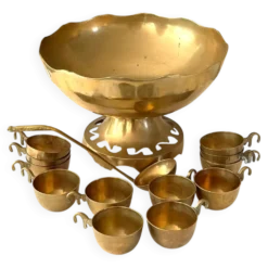 Ensemble de bol à punch en laiton avec 12 tasses, louche – Vintage français des années 50