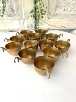 Ensemble de bol à punch en laiton avec 12 tasses, louche – Vintage français des années 50