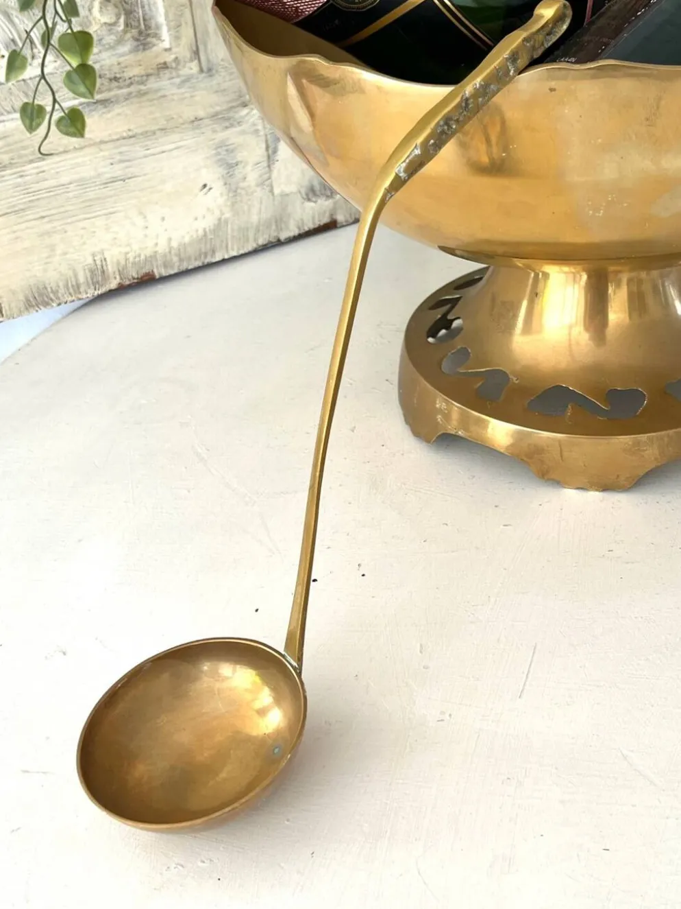 Ensemble de bol à punch en laiton avec 12 tasses, louche – Vintage français des années 50
