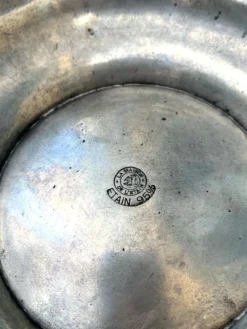 Ensemble de bol à punch en étain français avec 10 tasses et une louche – vigne