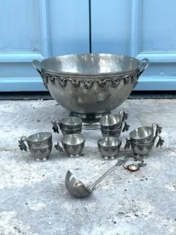 Ensemble de bol à punch en étain français avec 10 tasses et une louche – vigne