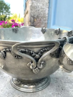 Ensemble de bol à punch en étain français avec 10 tasses et une louche – vigne