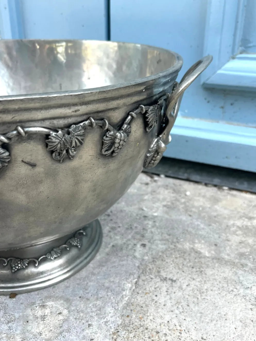 Ensemble de bol à punch en étain français avec 10 tasses et une louche – vigne