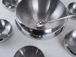 Ensemble de bols en acier inoxydable, design italien, années 1980, fabriqué en Italie.