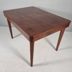 Ensemble de chaises et table par Jindřich Halabala pour Up Zavody, années 1940.