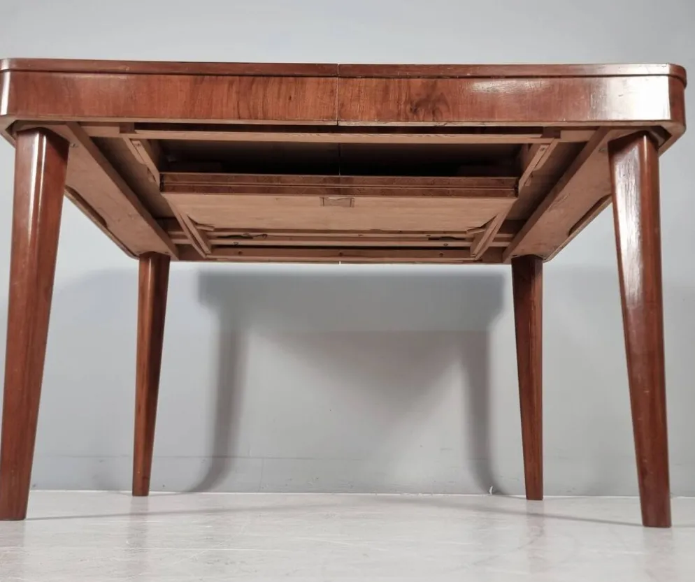 Ensemble de chaises et table par Jindřich Halabala pour Up Zavody, années 1940.