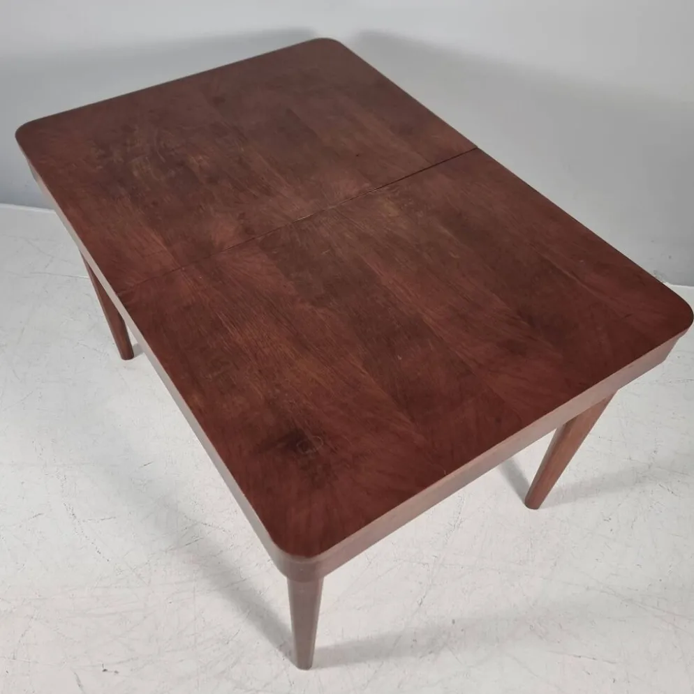 Ensemble de chaises et table par Jindřich Halabala pour Up Zavody, années 1940.