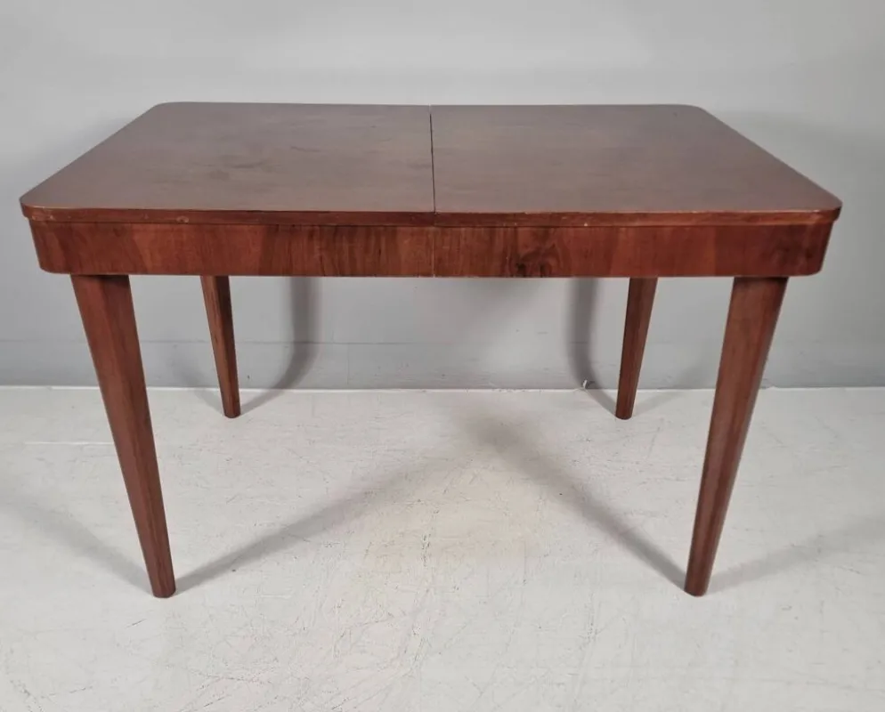 Ensemble de chaises et table par Jindřich Halabala pour Up Zavody, années 1940.