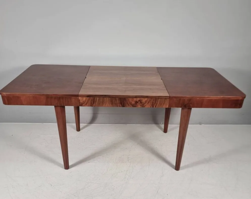 Ensemble de chaises et table par Jindřich Halabala pour Up Zavody, années 1940.