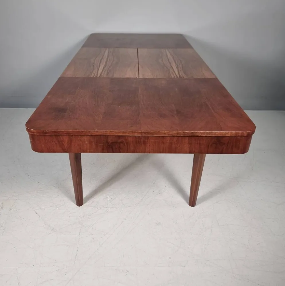 Ensemble de chaises et table par Jindřich Halabala pour Up Zavody, années 1940.