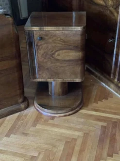 Ensemble de chambre Art Déco en placage de noyer, années 1930, lot de 3
