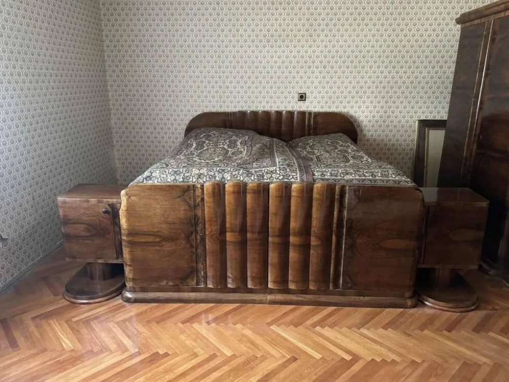 Ensemble de chambre Art Déco en placage de noyer, années 1930, lot de 3