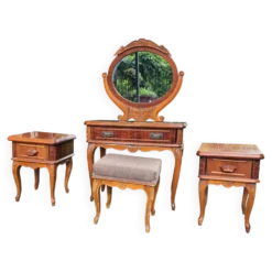 Ensemble de chambre à coucher complet de style Louis XV en 4 pièces - Coiffeuse, tables de nuit, tabouret -