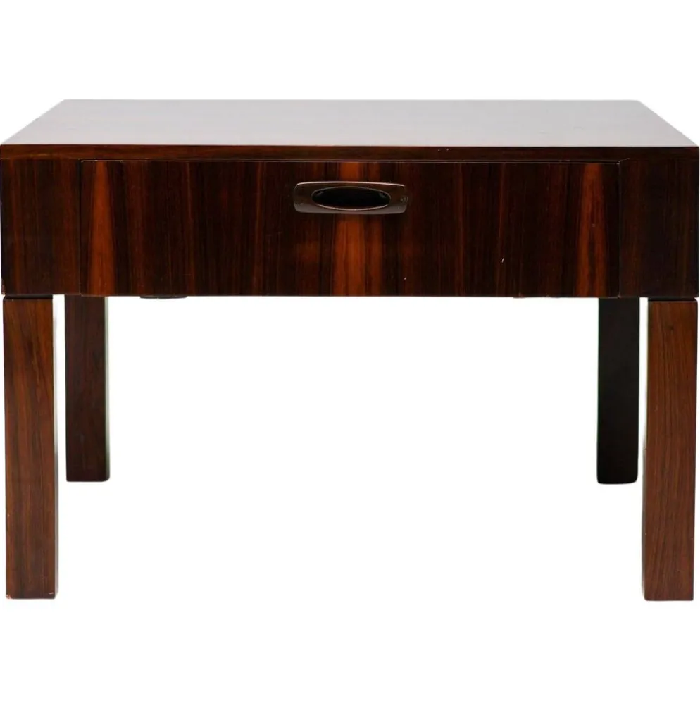 Ensemble de cinq tables d'appoint modernes en palissandre danois.