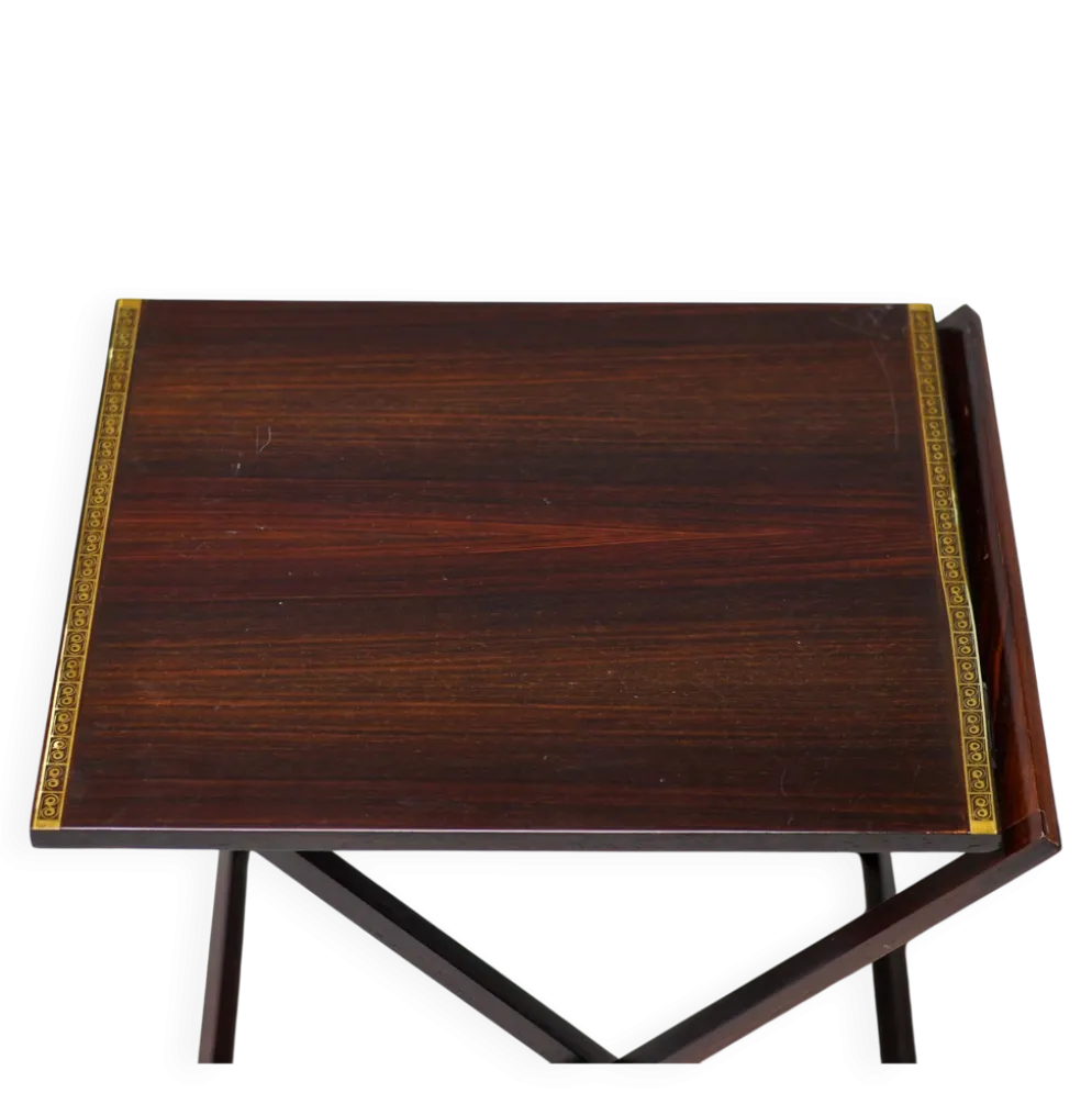 Ensemble de cinq tables d'appoint modernes en palissandre danois.