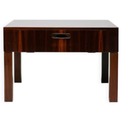 Ensemble de cinq tables d'appoint modernes en palissandre danois.