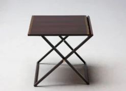 Ensemble de cinq tables d'appoint modernes en palissandre danois.
