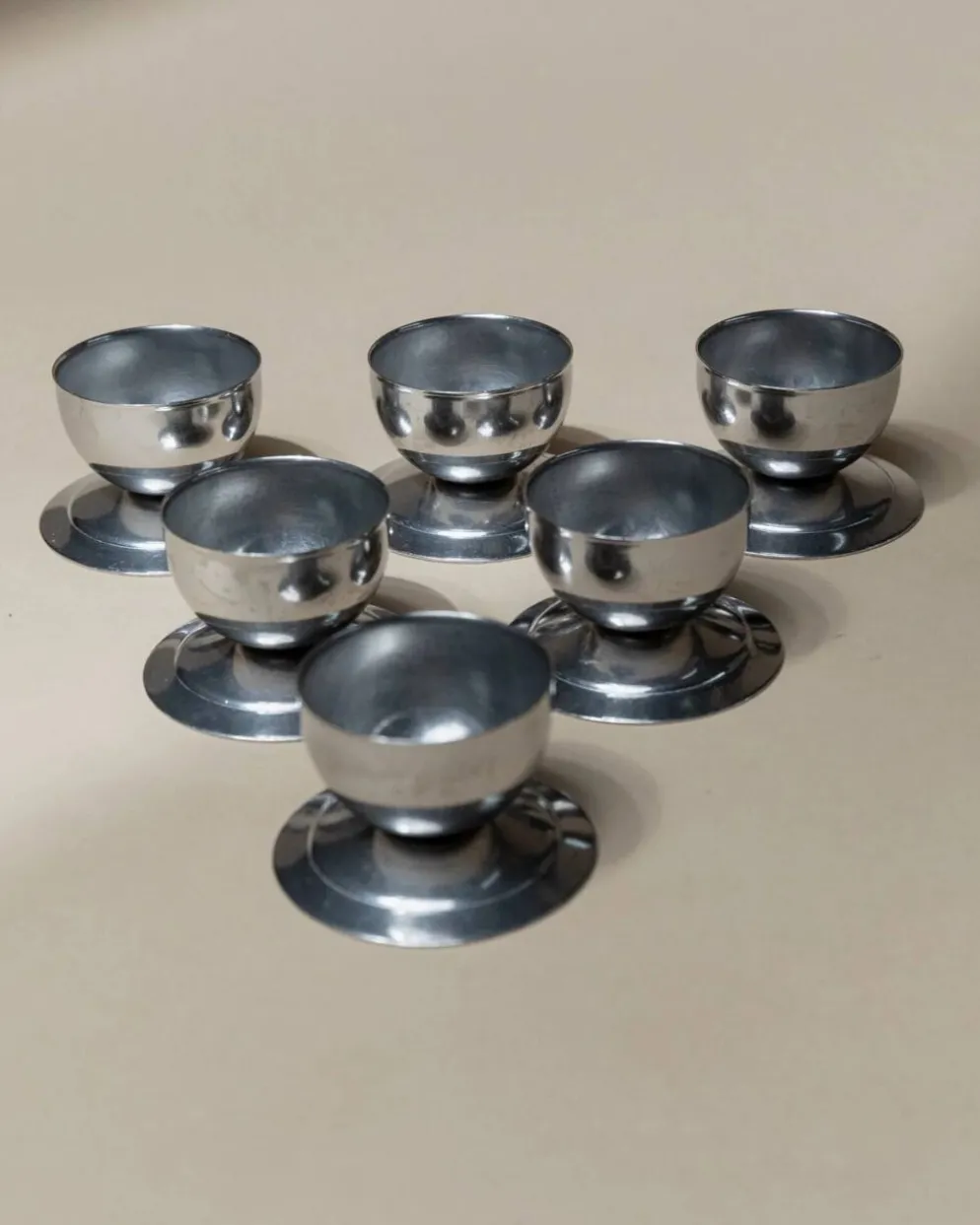 Ensemble de 6 coquetiers en acier inoxydable argenté – Décor de table vintage des années 1970, époque spatiale, Italie