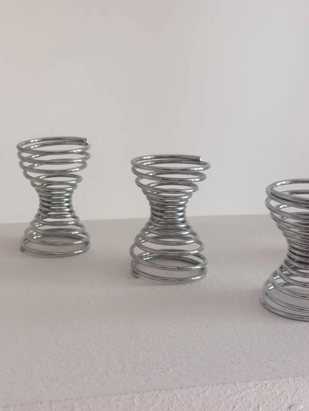 Ensemble de 5 coquetiers vintage postmodernes décor spirale style Memphis