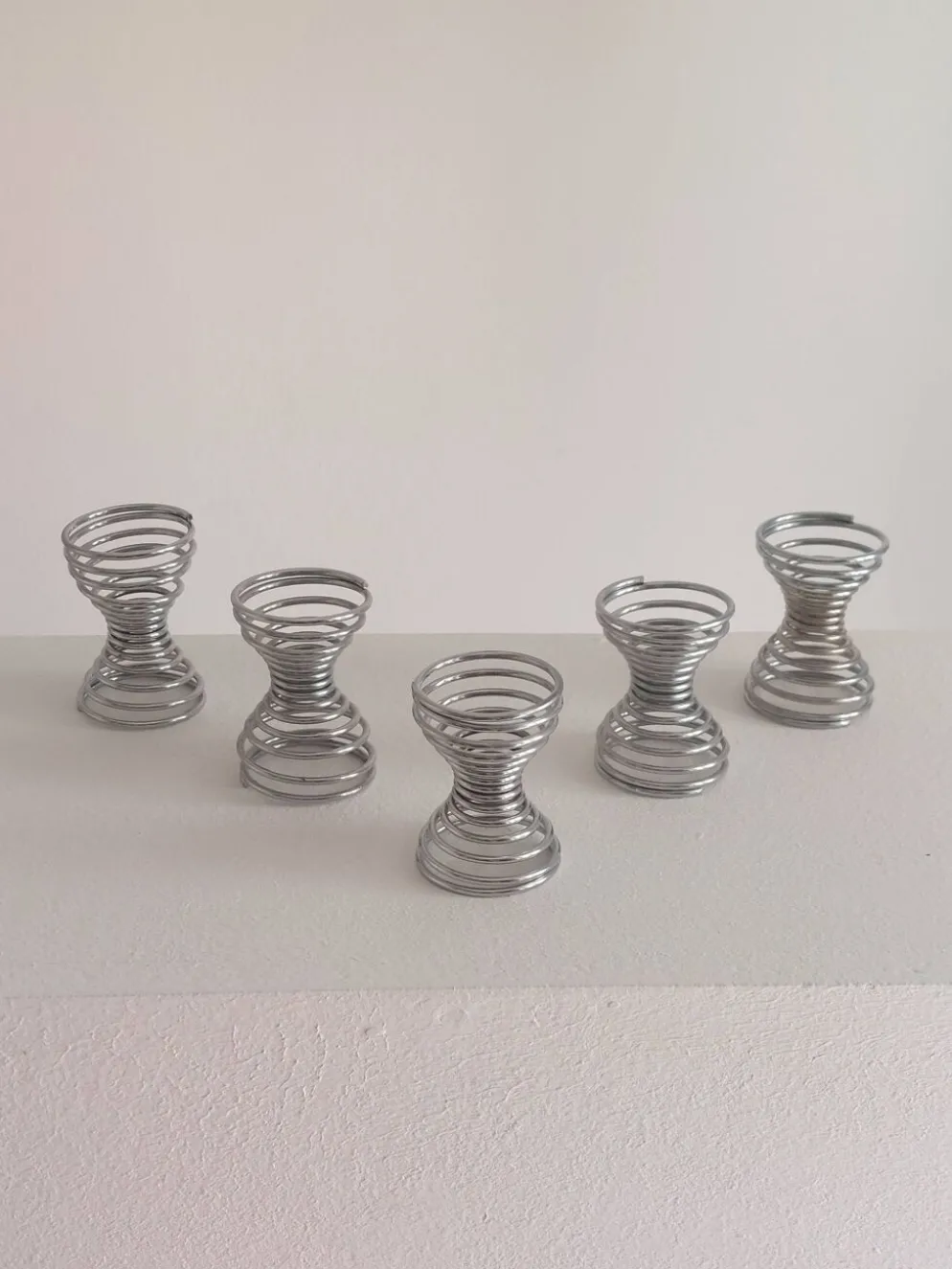 Ensemble de 5 coquetiers vintage postmodernes décor spirale style Memphis