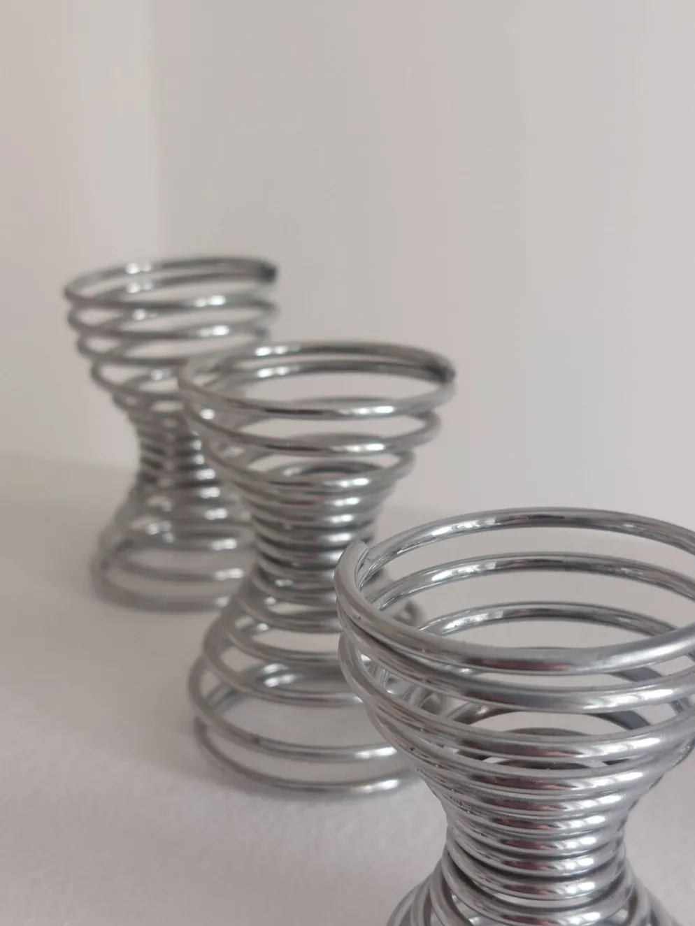 Ensemble de 5 coquetiers vintage postmodernes décor spirale style Memphis