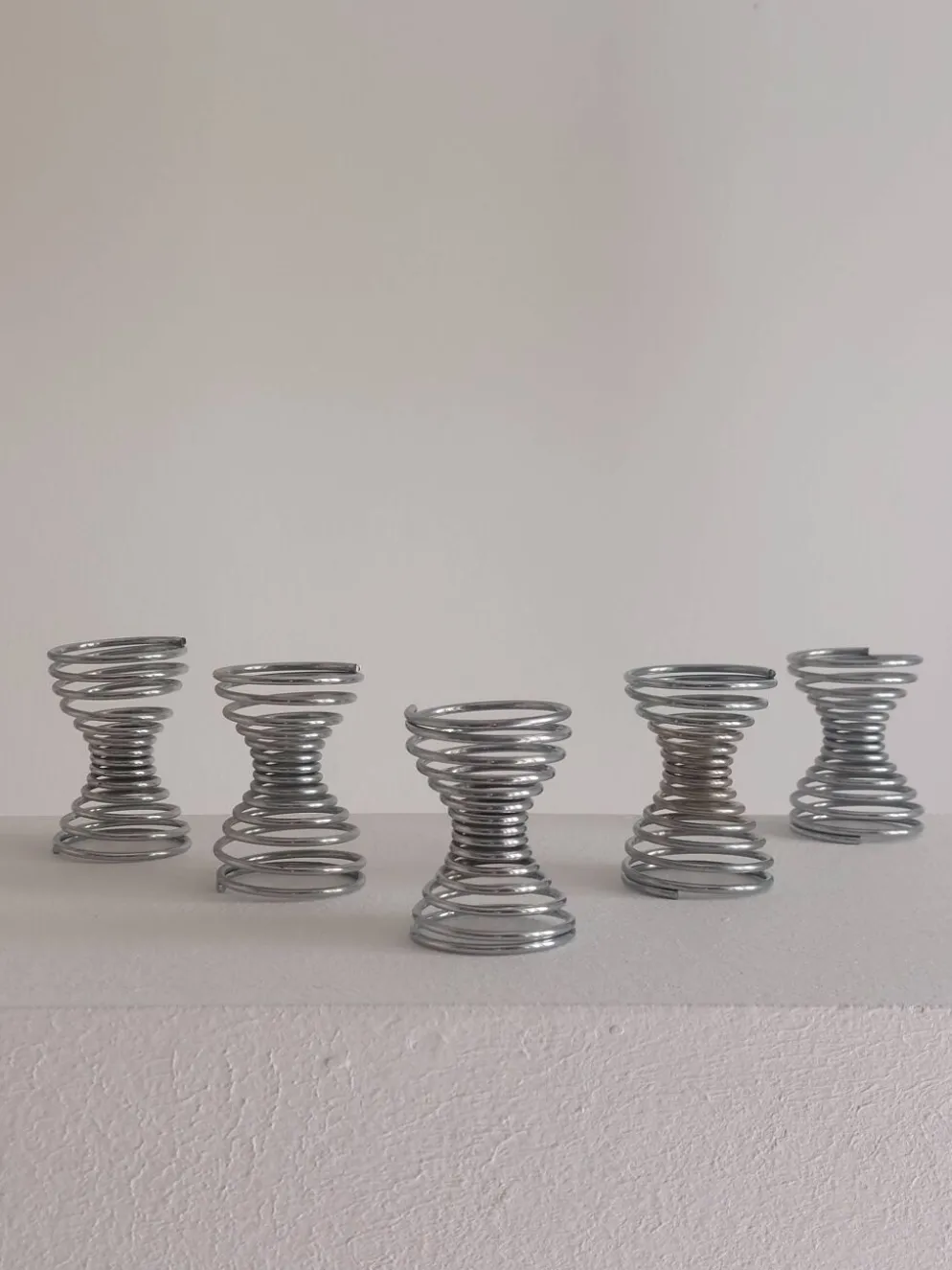 Ensemble de 5 coquetiers vintage postmodernes décor spirale style Memphis