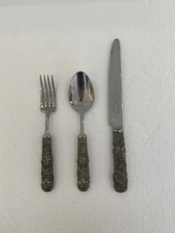 Ensemble de couteau, fourchette et cuillère en acier inoxydable Edwin Blyde & Co, années 1950.