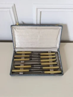 Ensemble de 11 couteaux
