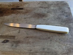 Ensemble de 10 couteaux de table vintages inox et bakélite