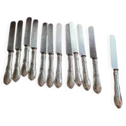 Ensemble de 12 couteaux orfèvre de Louis XV Odiot avec la lame en arge