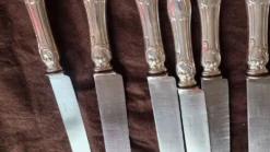 Ensemble de 12 couteaux orfèvre de Louis XV Odiot avec la lame en arge