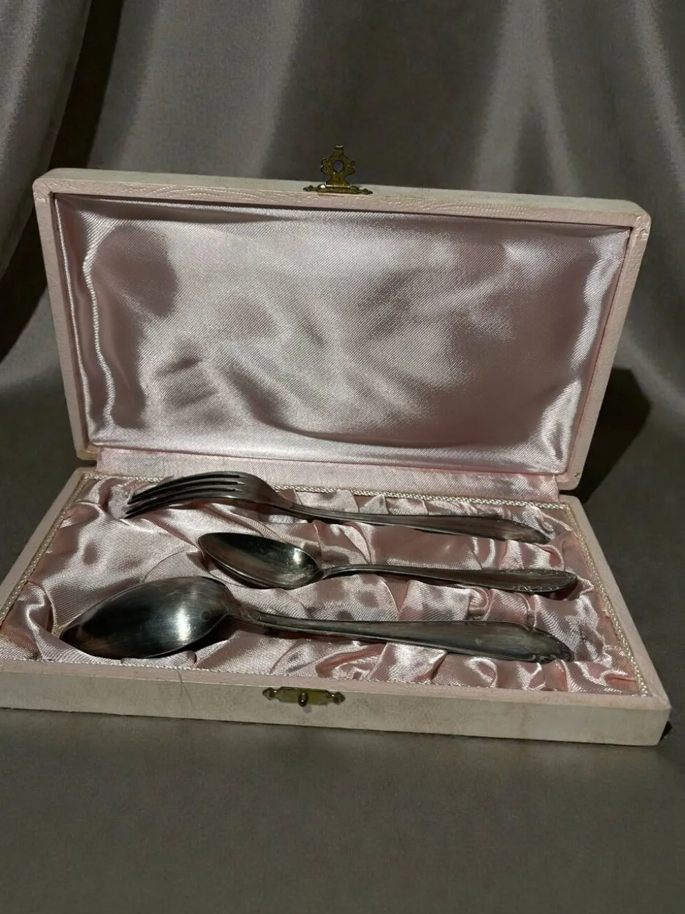 Ensemble de couverts anciens pour enfant en métal argenté