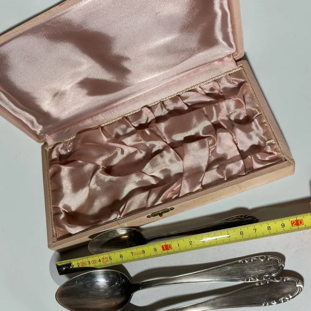 Ensemble de couverts anciens pour enfant en métal argenté