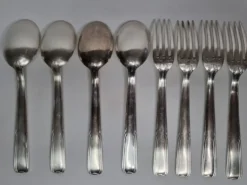 Ensemble de 8 couverts, cuillères à soupe et fourchette "dixi" en métal argenté