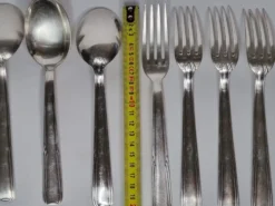 Ensemble de 8 couverts, cuillères à soupe et fourchette "dixi" en métal argenté