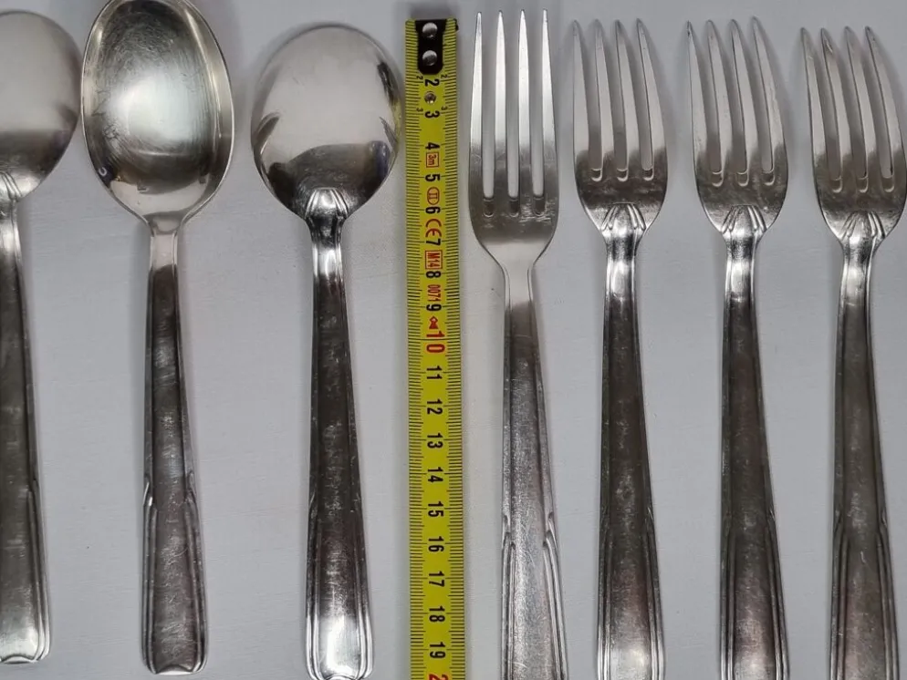 Ensemble de 8 couverts, cuillères à soupe et fourchette "dixi" en métal argenté