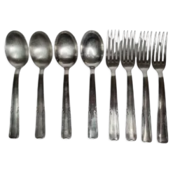 Ensemble de 8 couverts, cuillères à soupe et fourchette