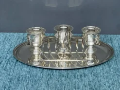 Ensemble de couverts en métal argenté Christofle.