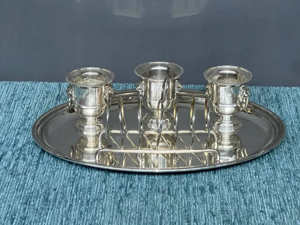 Ensemble de couverts en métal argenté Christofle.