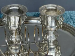 Ensemble de couverts en métal argenté Christofle.