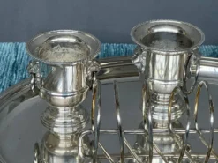 Ensemble de couverts en métal argenté Christofle.