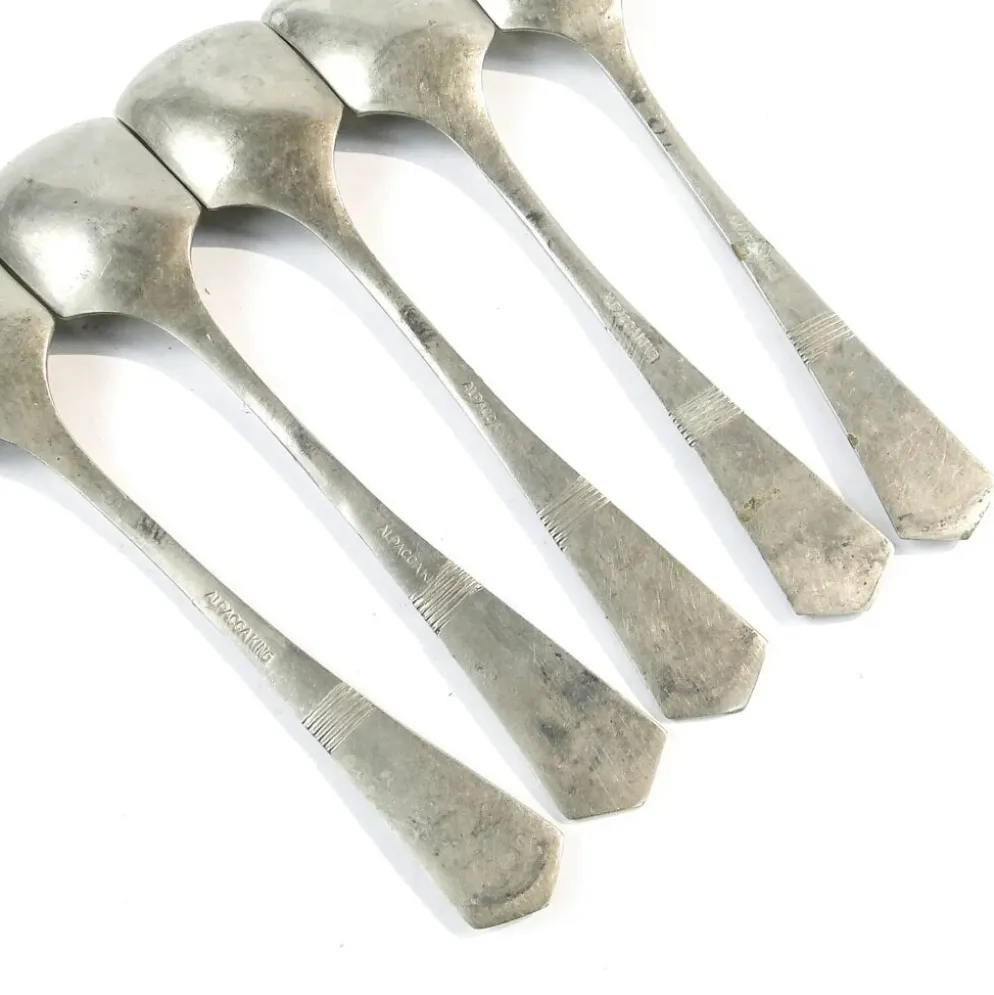 Ensemble de 5 cuillères à glace, métal blanc argenté, Allemagne, années 1930.