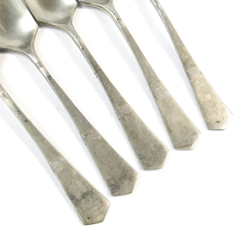 Ensemble de 5 cuillères à glace, métal blanc argenté, Allemagne, années 1930.