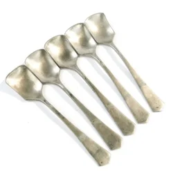 Ensemble de 5 cuillères à glace, métal blanc argenté, Allemagne, années 1930.