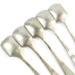 Ensemble de 5 cuillères à glace, métal blanc argenté, Allemagne, années 1930.