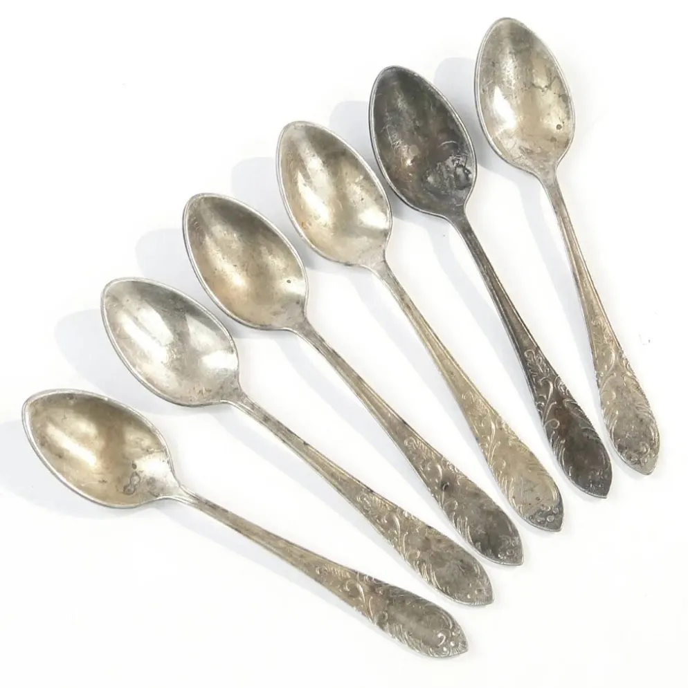 Ensemble de cuillères à moka, en laiton argenté, D. Fraget, Pologne, années 1950.