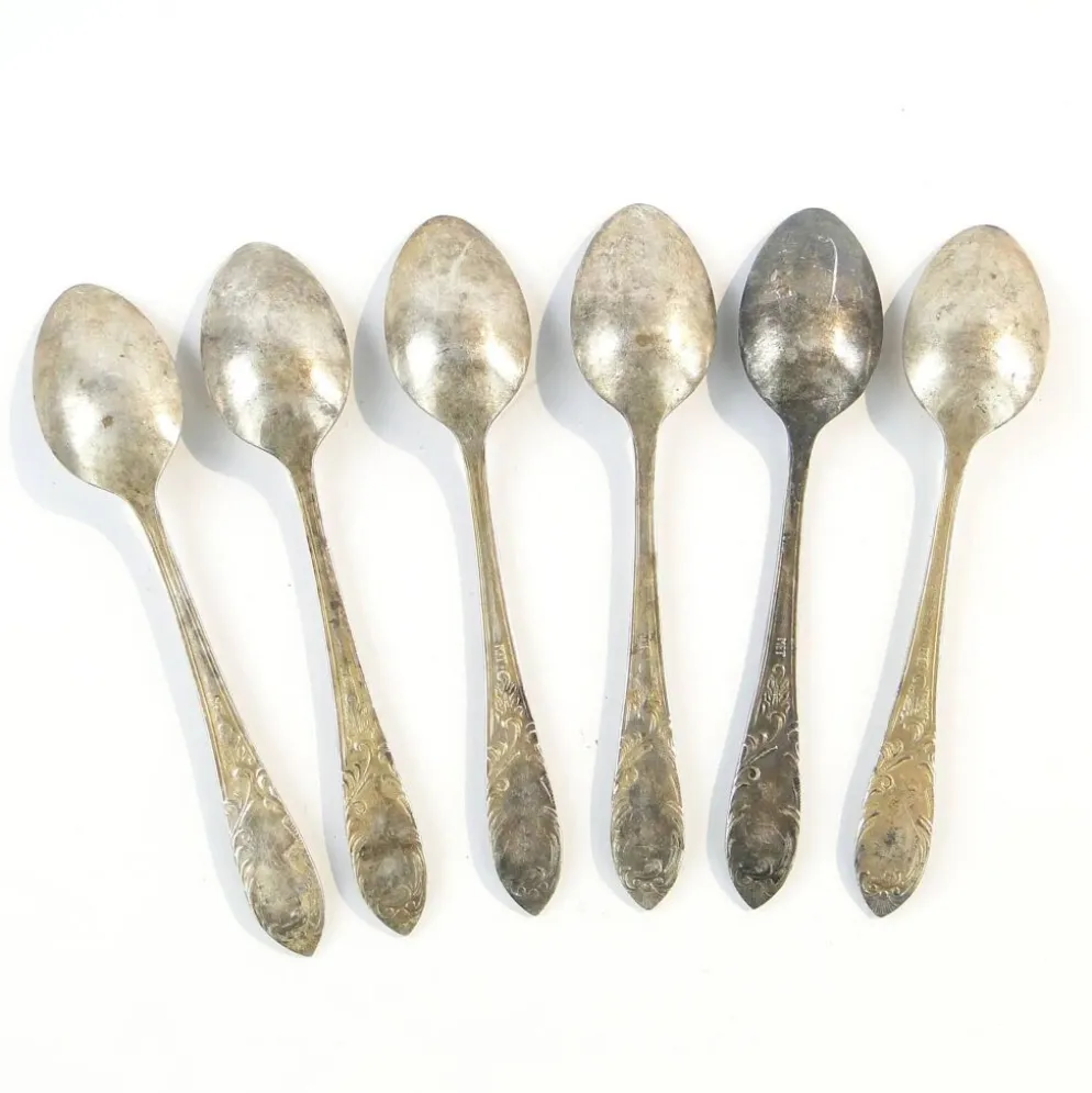 Ensemble de cuillères à moka, en laiton argenté, D. Fraget, Pologne, années 1950.