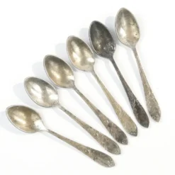 Ensemble de cuillères à moka, en laiton argenté, D. Fraget, Pologne, années 1950.