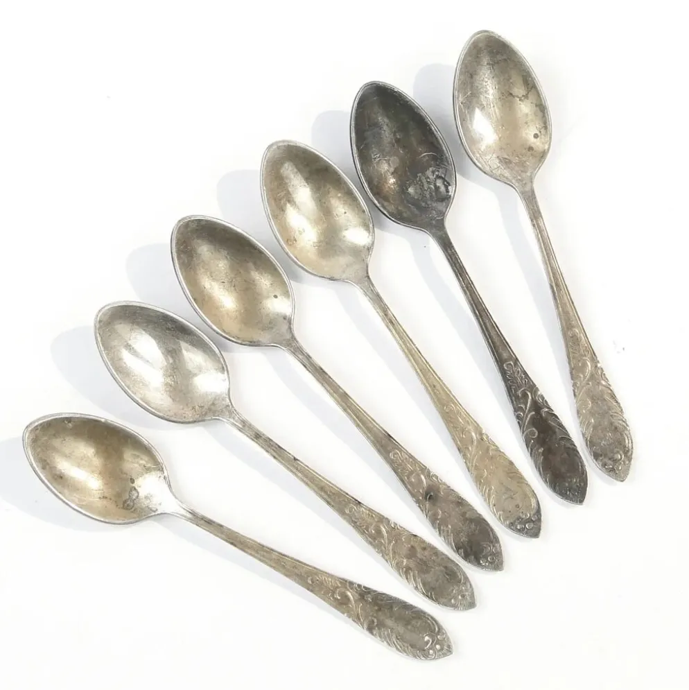 Ensemble de cuillères à moka, en laiton argenté, D. Fraget, Pologne, années 1950.