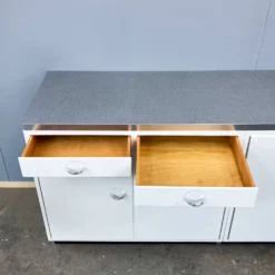 Ensemble de cuisine Poggenpohl avec un plan de travail moucheté gris-bleu, années 1950.